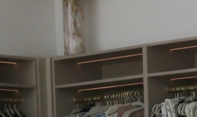 Ana Patricia Gámez ayuda a los venezolanos a través de su tienda de ropa.