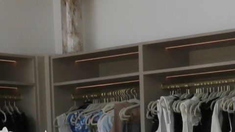 Ana Patricia Gámez ayuda a los venezolanos a través de su tienda de ropa.
