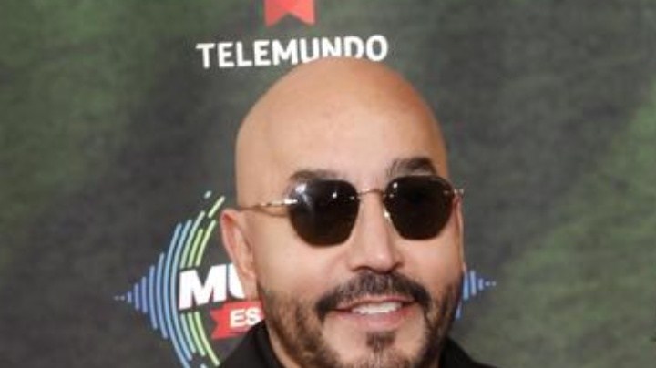 Compromiso de Lupillo Rivera y Taina Pimentel sigue en pie pese a rumores de rompimiento.