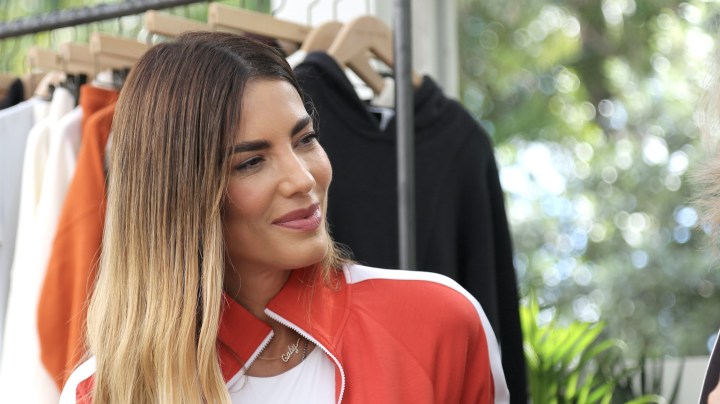 Gaby Espino ha utilizado sus redes sociales durante los últimos meses para promocionar una famosa red de venta de cosmeticos, lo cual ha generado un intenso debate en redes sociales.