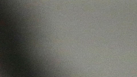 El cargamento, compuesto por paquetes de pañales, alimentos y suministros básicos, llegó directamente al departamento del Chocó, donde un equipo logístico con chalecos de protección coordinó el desembarque inmediato sobre la pista.