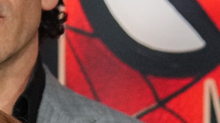 Tom Holland (izquierda) y Zendaya llegan al estreno de "Spider-Man: Un nuevo día" el lunes 27 de julio de 2026 en el Dolby Theatre de Los Ángeles. (Foto de Jordan Strauss/Invision/AP).