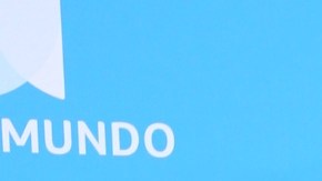 Chiky Bombom se disculpa en vivo, pero no se salvó de la suspensión de Telemundo.