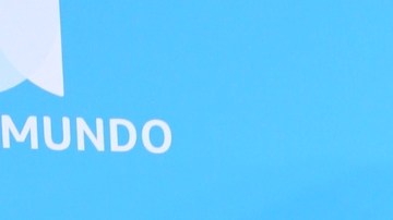 Chiky Bombom se disculpa en vivo, pero no se salvó de la suspensión de Telemundo.