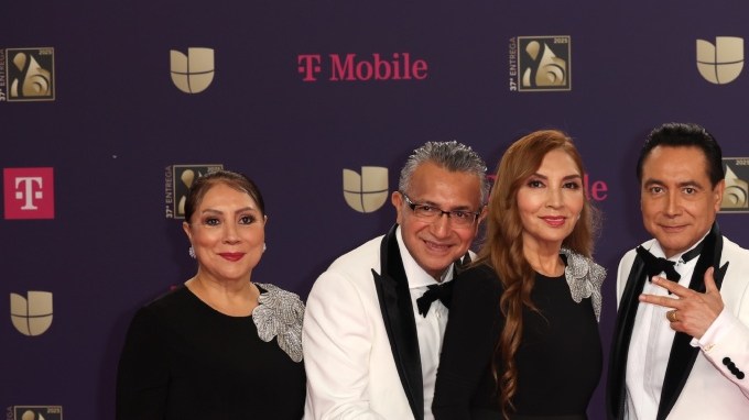 Los Ángeles rinde homenaje a Los Ángeles Azules nombrando una intersección en su honor.