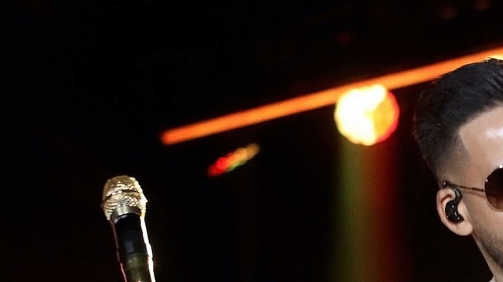 Romeo Santos crea fundación para niños con autismo tras conocer el diagnóstico de su hijo.