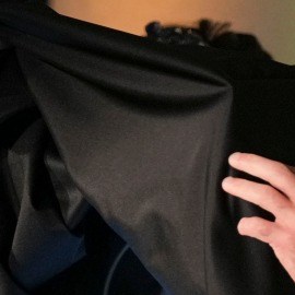 La Fiscalía busca una nueva orden de aprehensión contra el presidente de Miss Universo por presunto lavado de dinero, mientras siguen abiertas otras investigaciones federales en su contra.