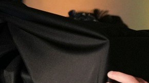 La Fiscalía busca una nueva orden de aprehensión contra el presidente de Miss Universo por presunto lavado de dinero, mientras siguen abiertas otras investigaciones federales en su contra.