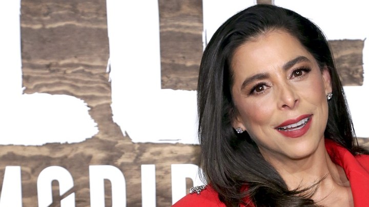 Lourdes Stephen sigue activa en redes pese a la polémica de su esposo.