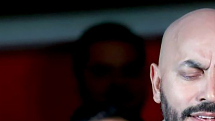 Lupillo Rivera rompe en llanto al hablar de sus conflictos familiares.