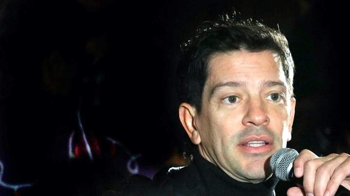 Yahir le pide disculpas entre lágrimas a su hijo mayor.