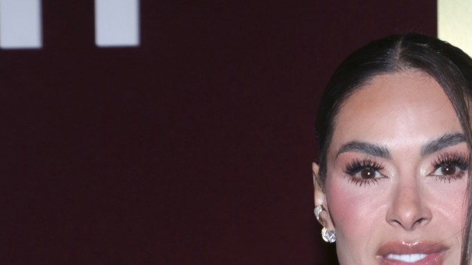 Galilea Montijo responde a quienes critican aún los cambios en su cara.