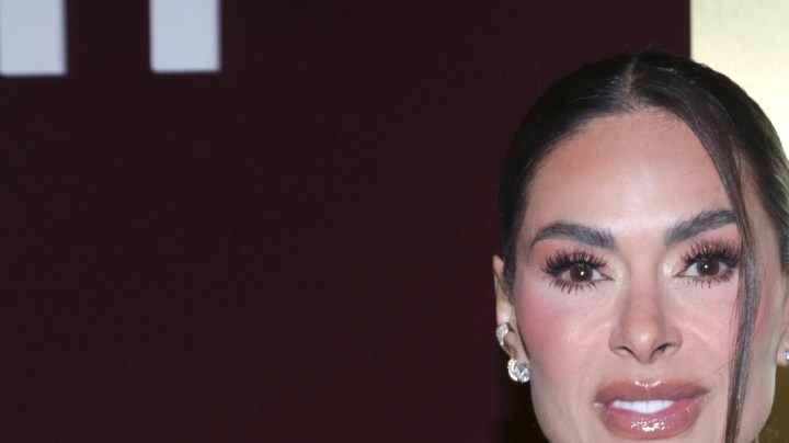 Galilea Montijo responde a quienes critican aún los cambios en su cara.