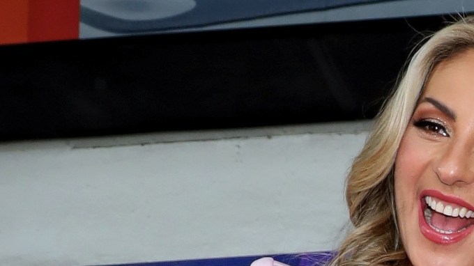 Mariana Ochoa se solidariza con personas con problemas auditivos.