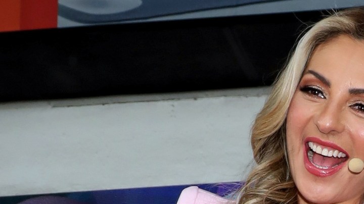 Mariana Ochoa se solidariza con personas con problemas auditivos.